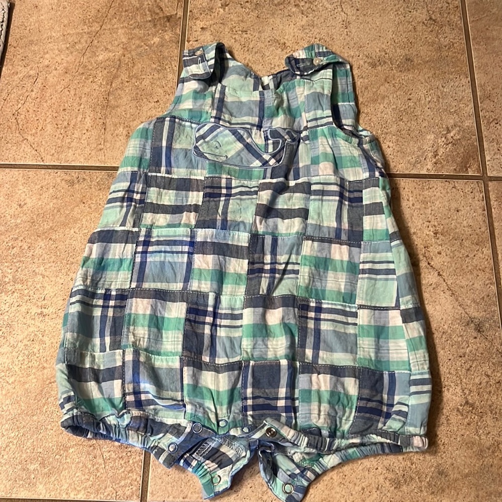 1-piece plaid romper